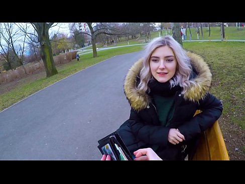 ❤️ Gleypir heitt ásamt ókunnugra fyrir peninga - blástur í garðinum eftir Evu Elfie Klám á is.xxxifuck.ru ❌❤
